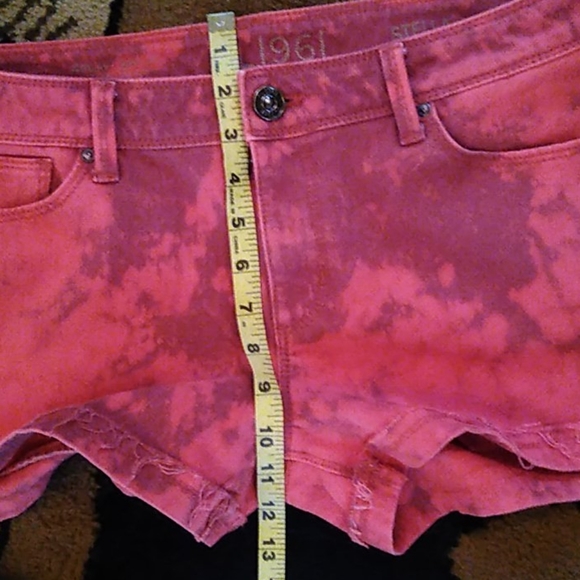 Super cute DL1961 Stella denim shorts. - Picture 8 of 8